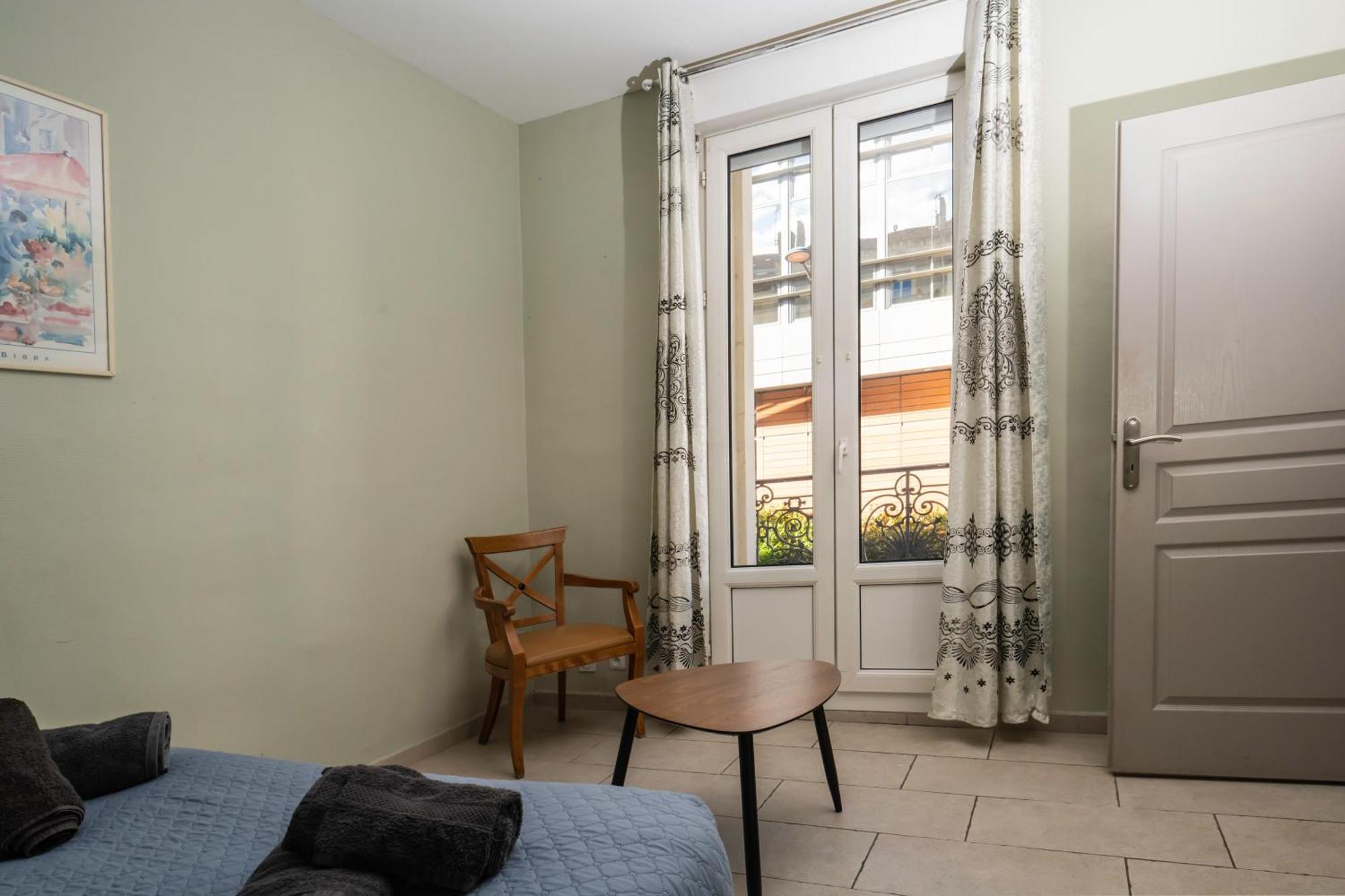 Belle Etape: Cozy 3-Star Residence in Beziers City Center Exterior photo