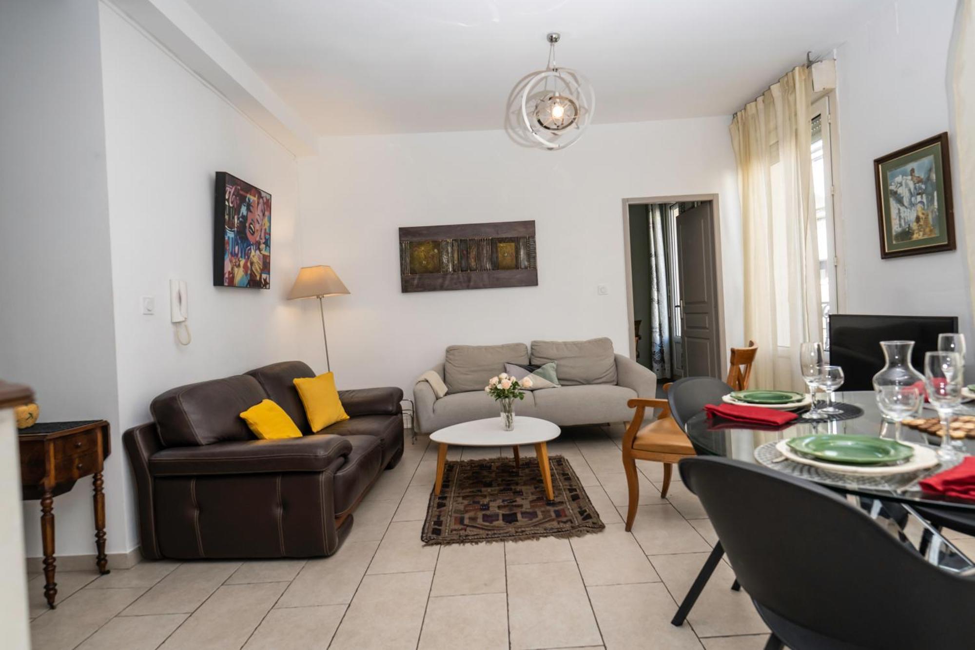 Belle Etape: Cozy 3-Star Residence in Beziers City Center Exterior photo